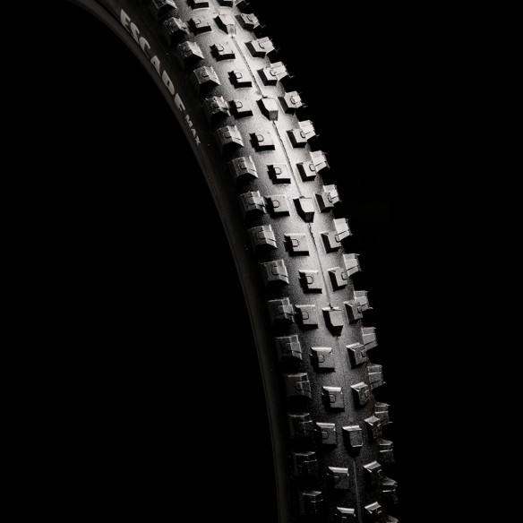 Escape Max Trail Lite 29x2.4 TLR Black Grip2